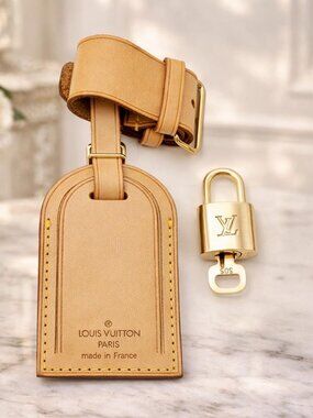 Authentic Louie Vuitton Luggage tag with Gold Lock and Key 🔐